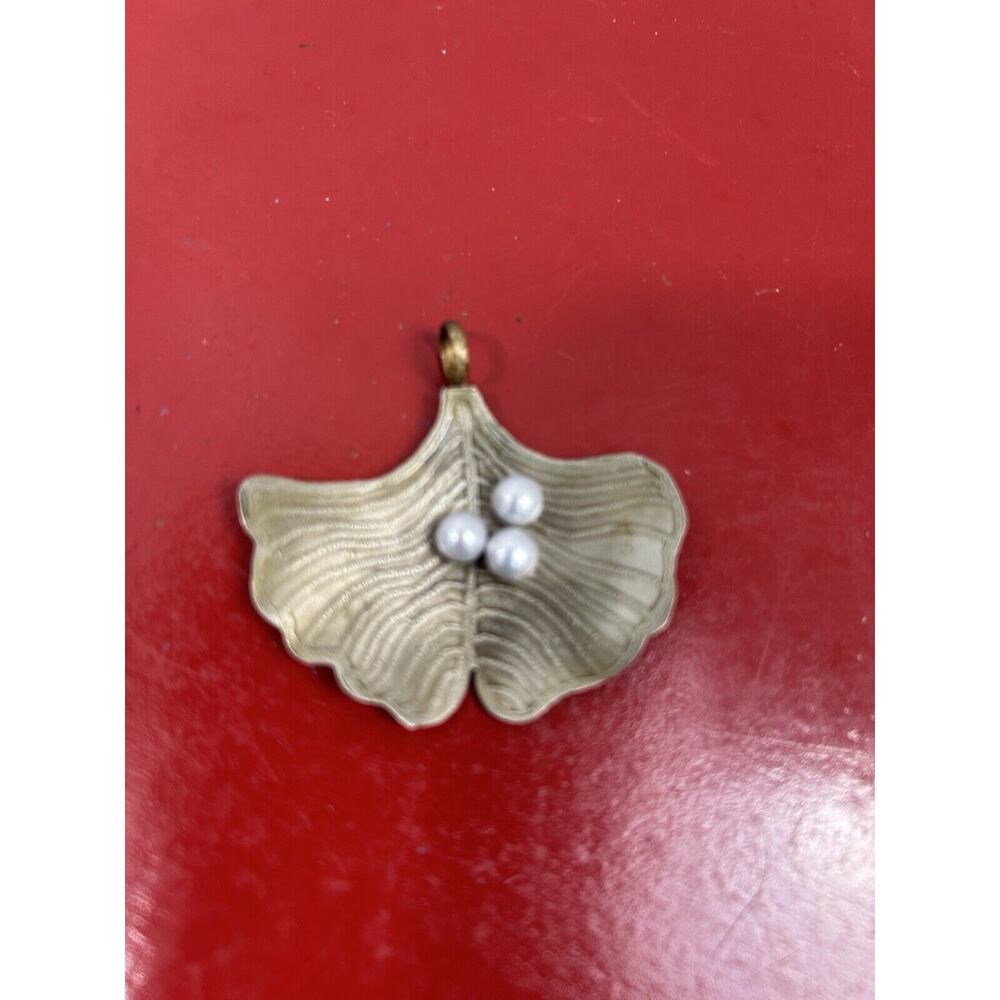 Ginkgo‎ Leaf With 3 Pearls Pendant